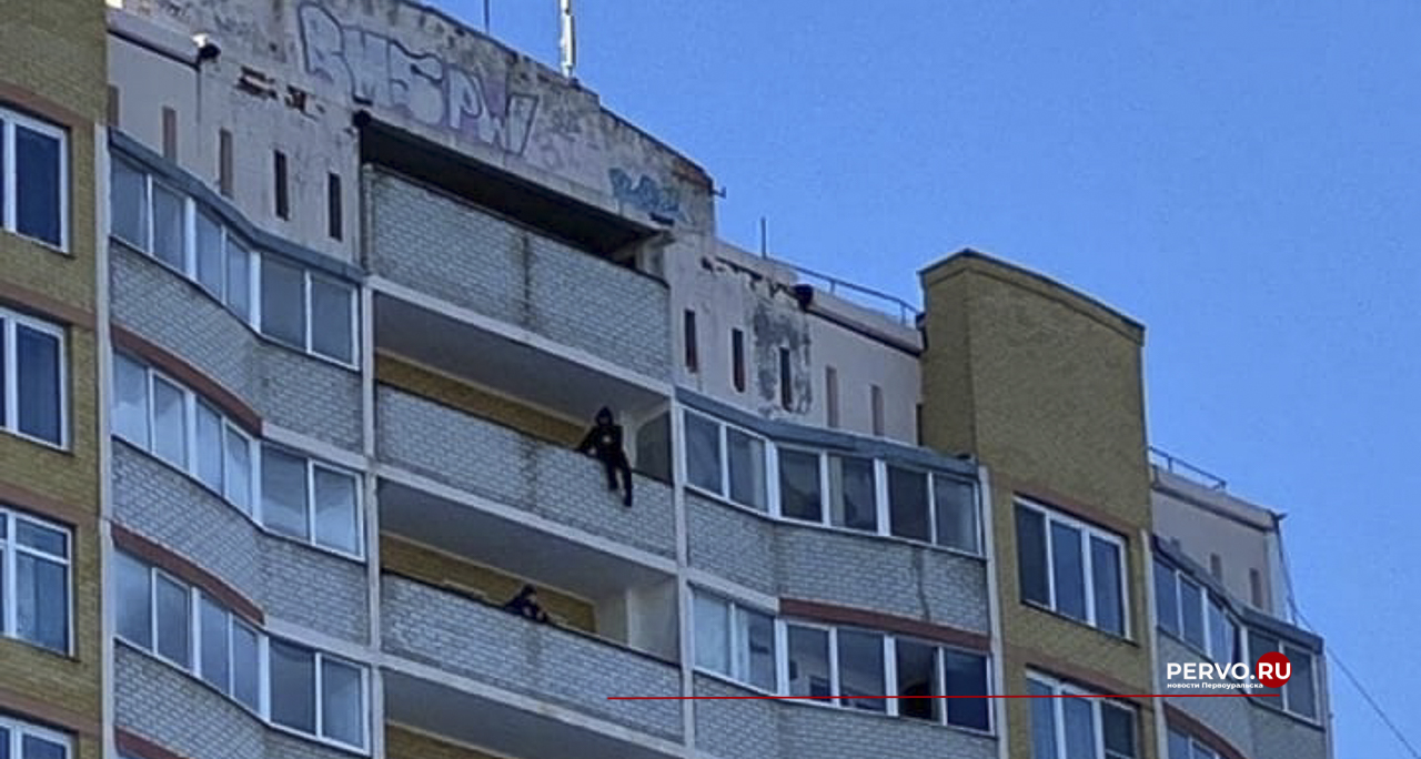 Подросток который прыгнул с 16 этажа скончался