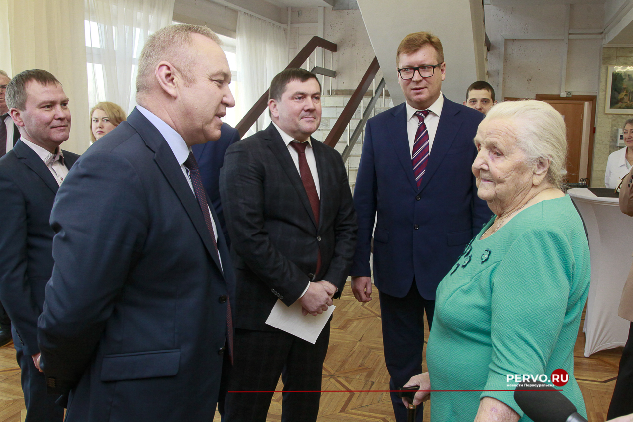 В Первоуральске 100-летний юбилей отметила ветеран ПНТЗ