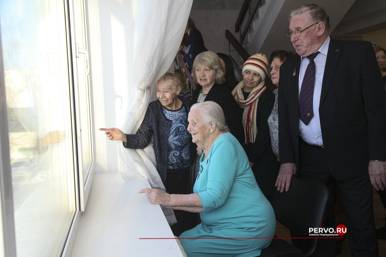 В Первоуральске 100-летний юбилей отметила ветеран ПНТЗ