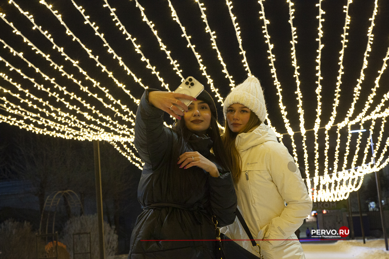 В Первоуральске В «Парке новой культуры» открылся новогодний городок class=