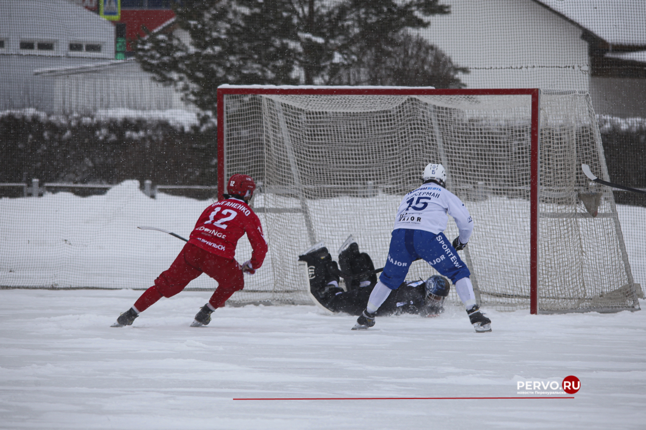 «Уральский трубник» дома проиграл «Динамо»