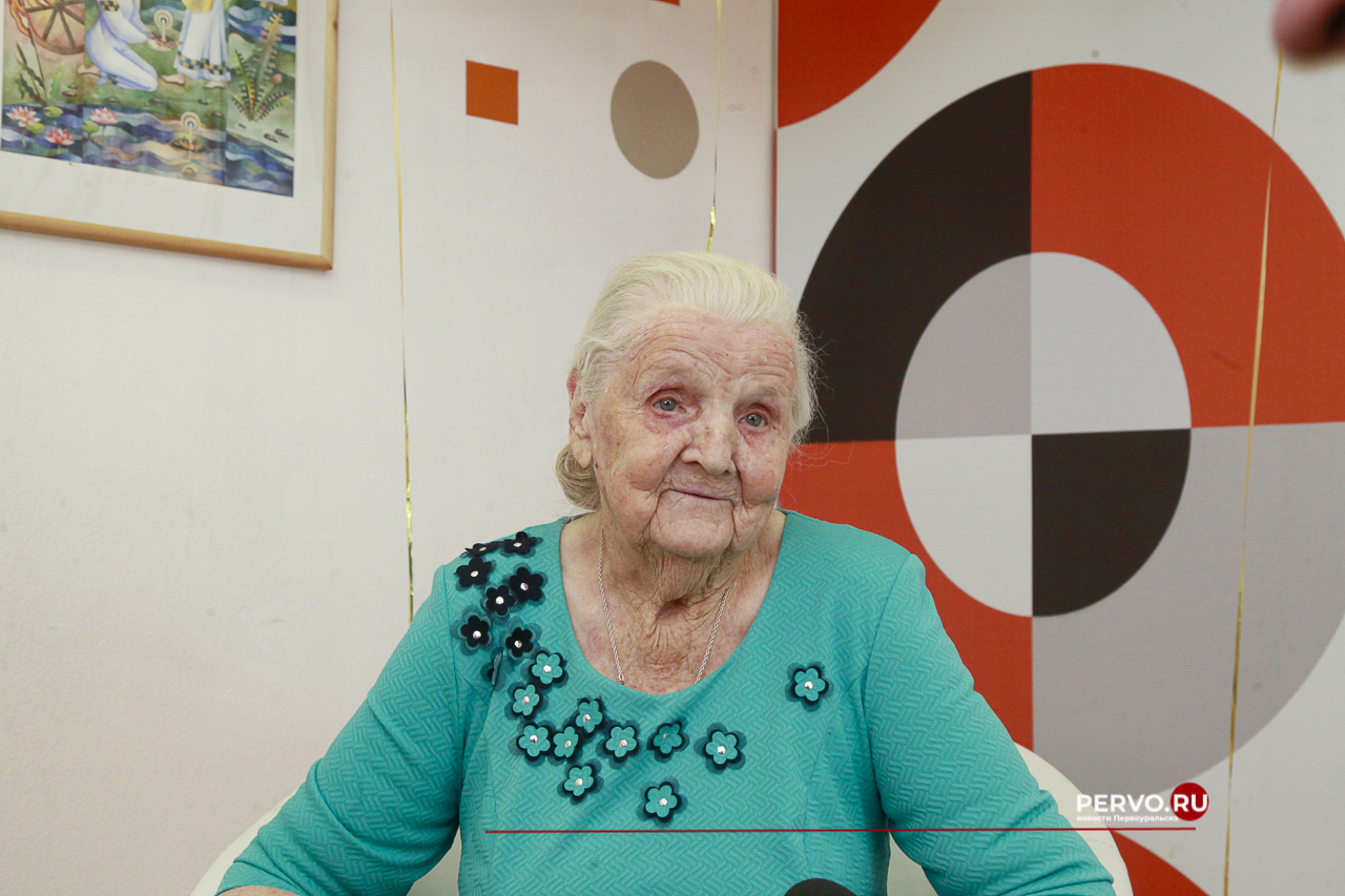 В Первоуральске 100-летний юбилей отметила ветеран ПНТЗ