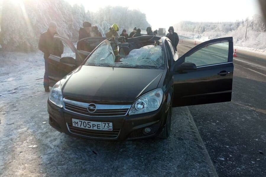 В Чувашии колесо прицепа «КамАЗа» влетело в салон Opel и убило водителя