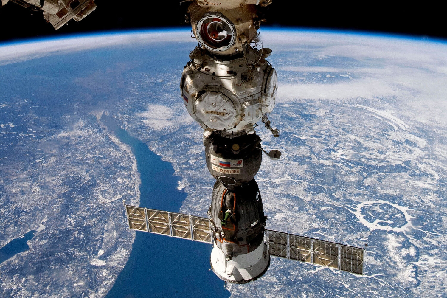 NASA заявило, что изучит совместно с «Роскосмосом» варианты возвращения экипажа МКС