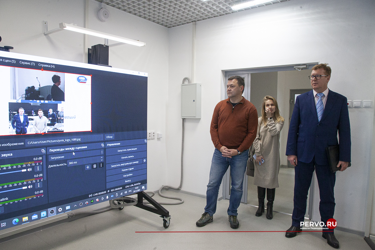 Евгений Куйвашев оценил передовые образовательные проекты, реализуемые в Первоуральске 