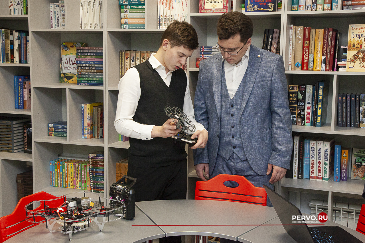 Евгений Куйвашев оценил передовые образовательные проекты, реализуемые в Первоуральске 