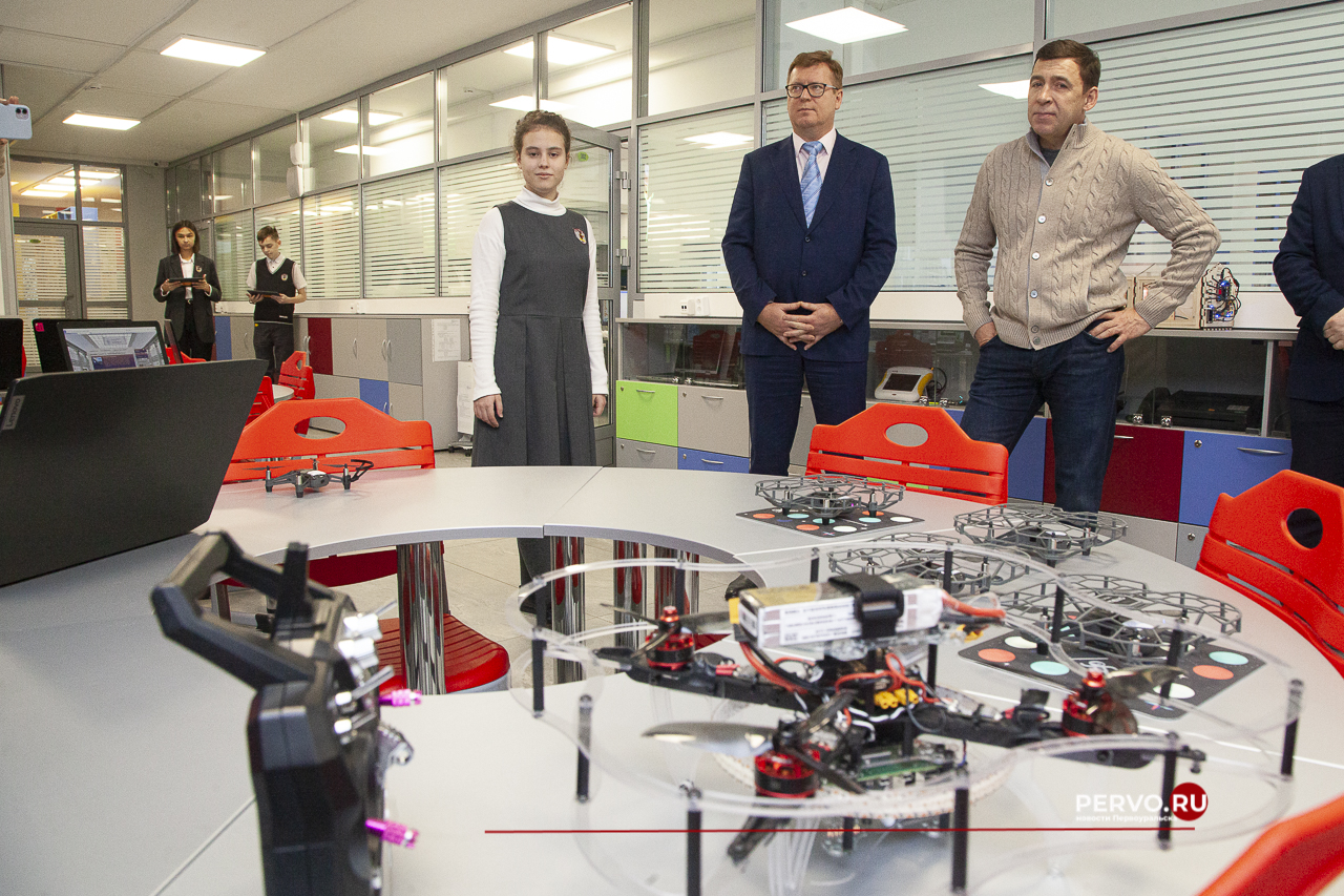 Евгений Куйвашев оценил передовые образовательные проекты, реализуемые в Первоуральске 