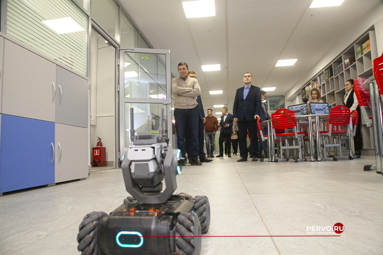 Евгений Куйвашев оценил передовые образовательные проекты, реализуемые в Первоуральске 