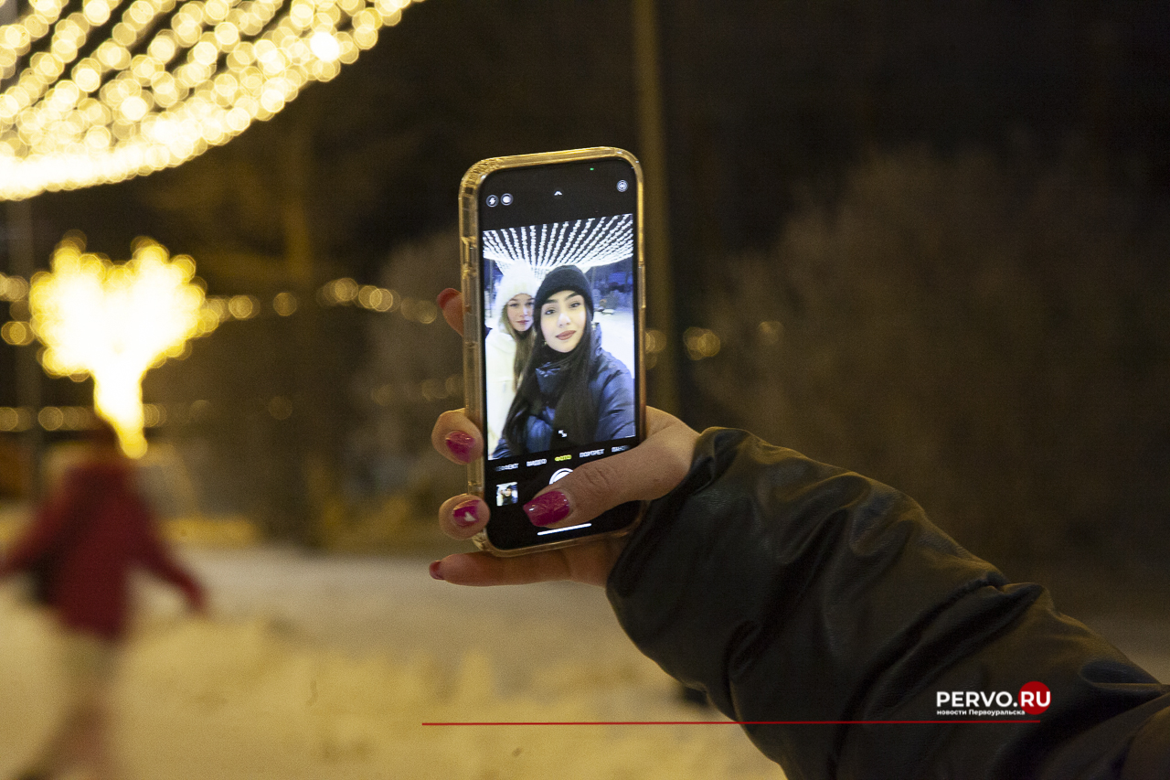В Первоуральске В «Парке новой культуры» открылся новогодний городок class=