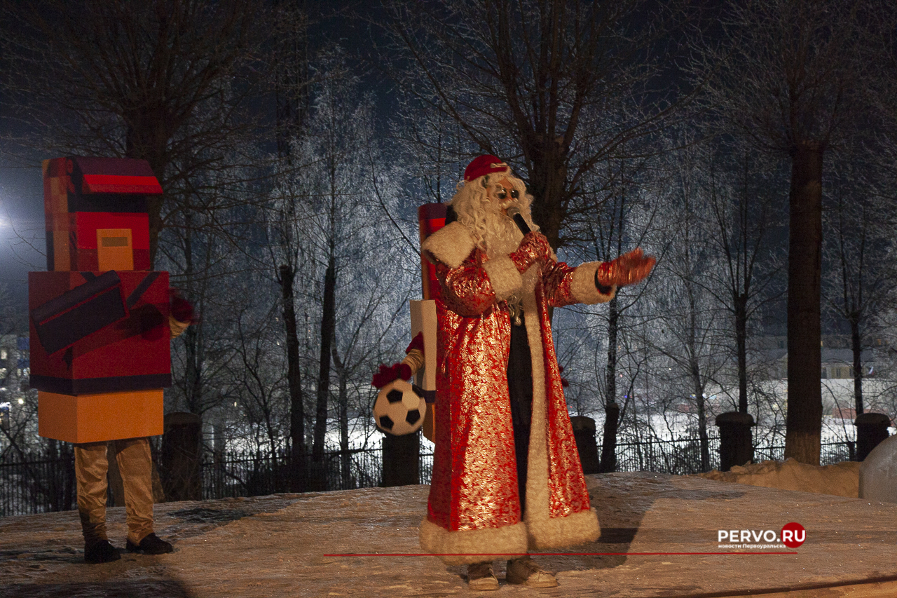 В Первоуральске В «Парке новой культуры» открылся новогодний городок class=