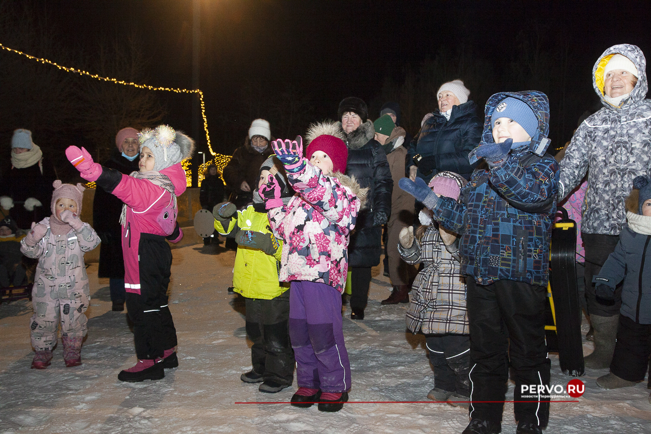 В Первоуральске В «Парке новой культуры» открылся новогодний городок class=