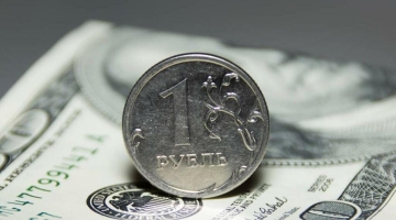 Экономист объяснил укрепление доллара