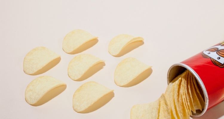 В магазинах подошли к концу запасы популярных чипсов Pringles