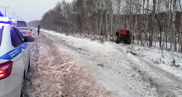 На трассе Пермь-Екатеринбург водитель КАМАЗа умер за рулем тягача