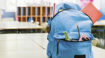 Почти 80% российских школьников надоело носить на занятия тяжелые учебники