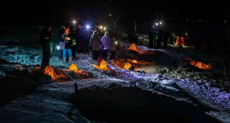 Первоуральцы устроили праздник снежных фонарей