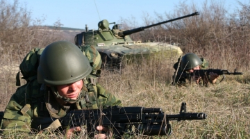 Путин потребовал в короткие сроки обеспечить войска необходимым вооружением