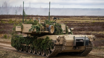 НАТО перебросила в Польшу 700 единиц техники, включая танки Abrams