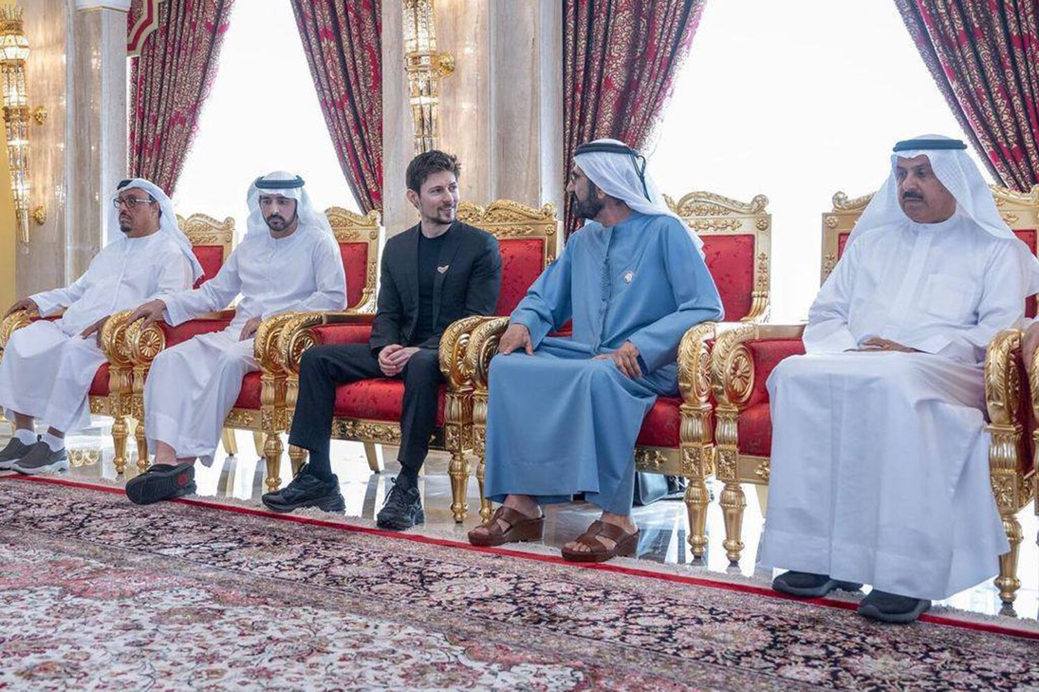 Павел Дуров пришел на встречу с премьер-министром ОАЭ в кроссовках за 17 тысяч рублей