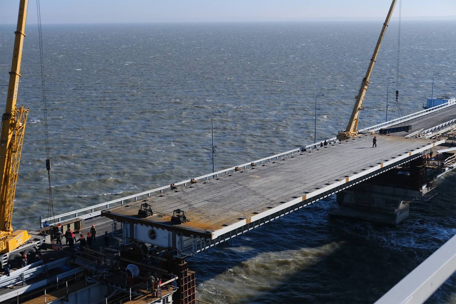 Автодорожную часть Крымского моста закроют