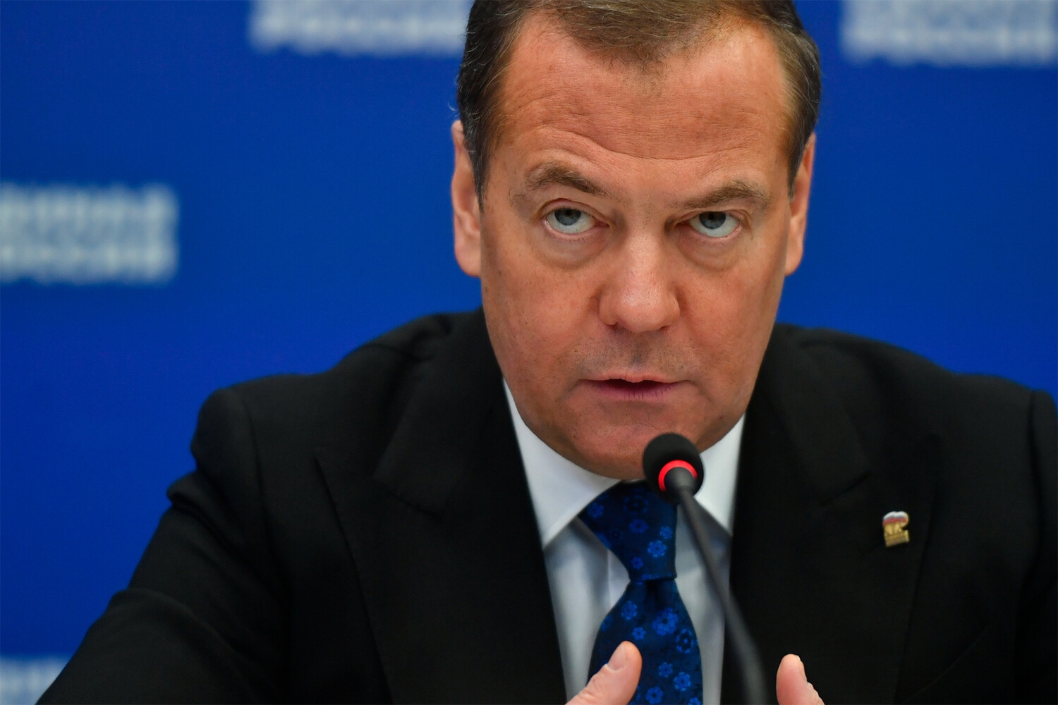 Медведев: кто-то переходит на уголь и дрова, но не в РФ