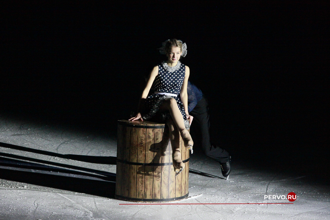 Первоуральск: Первый день Ледового шоу «Приключения Маши и Вити». Фотографии