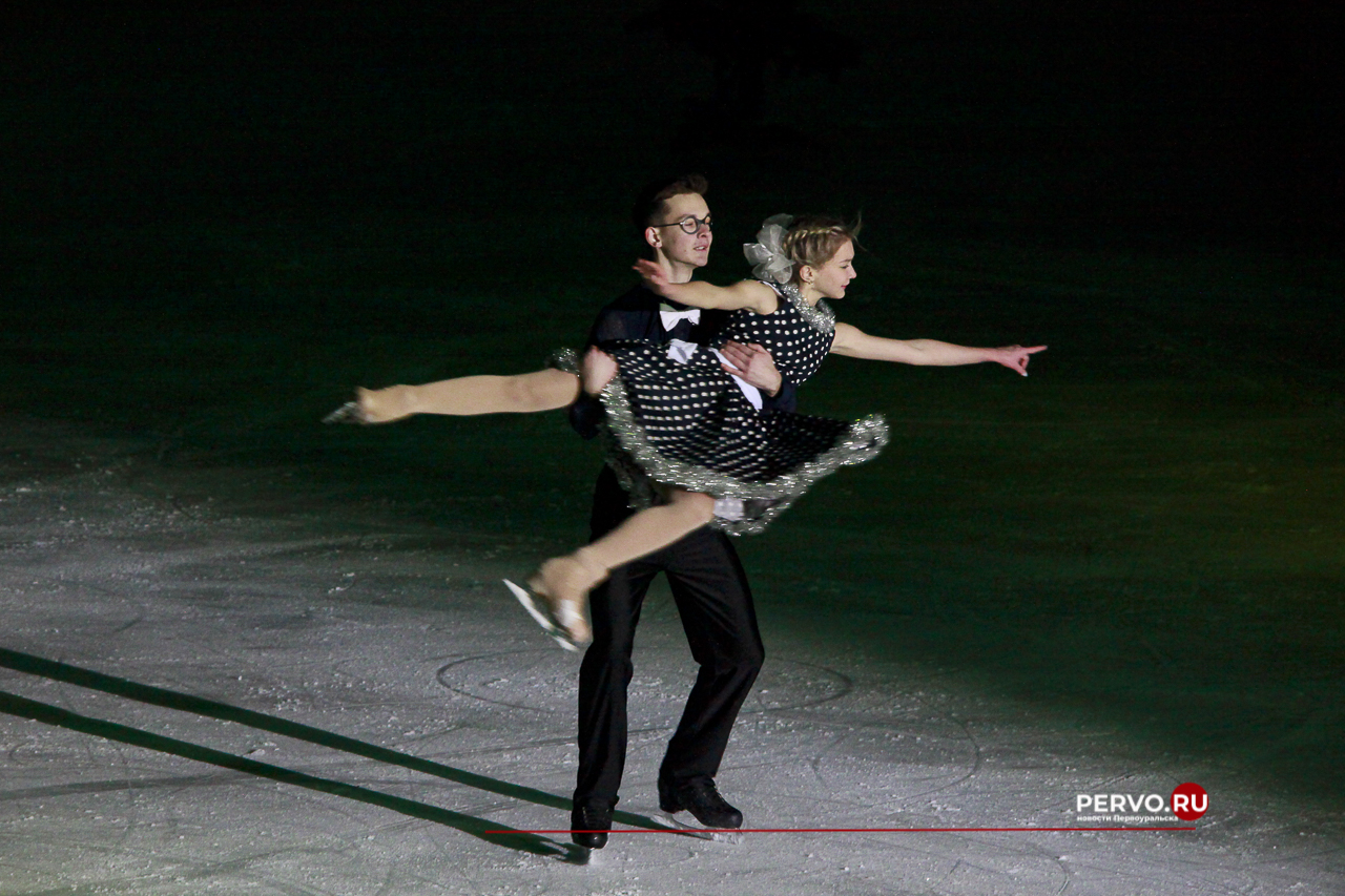 Первоуральск: Первый день Ледового шоу «Приключения Маши и Вити». Фотографии