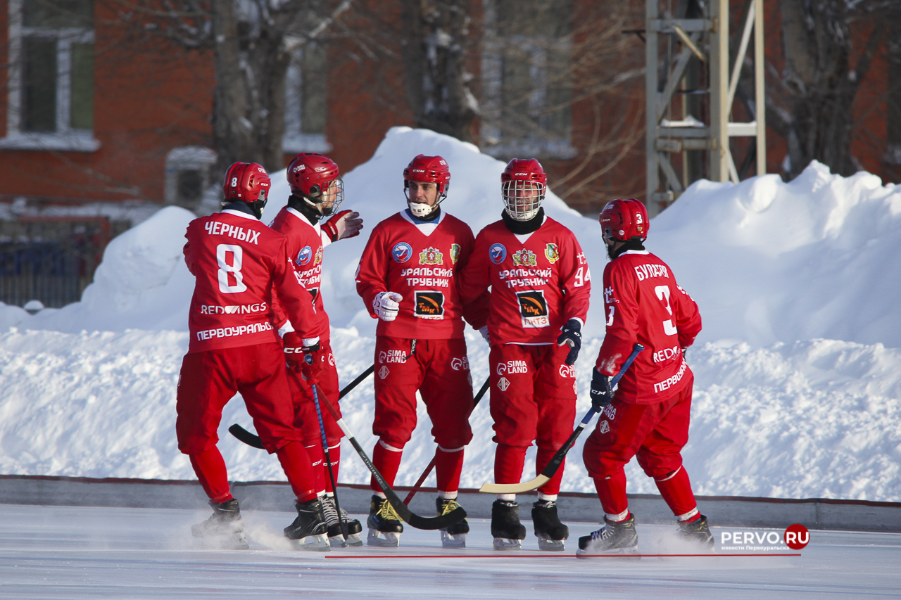 Сегодня в Первоуральске «Уральский трубник» принимал гостей из Кемерово хоккейную команду «Кузбасс»
