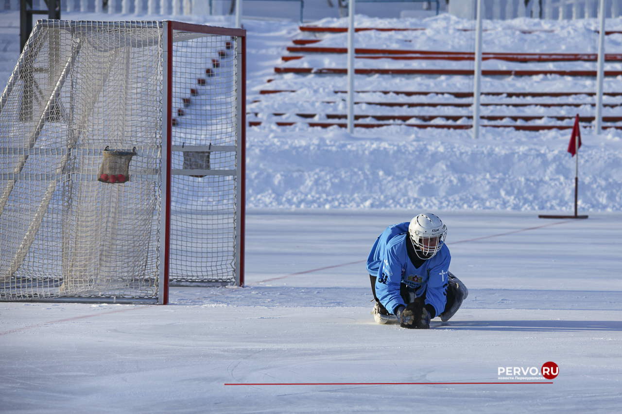 Сегодня в Первоуральске «Уральский трубник» принимал гостей из Кемерово хоккейную команду «Кузбасс»