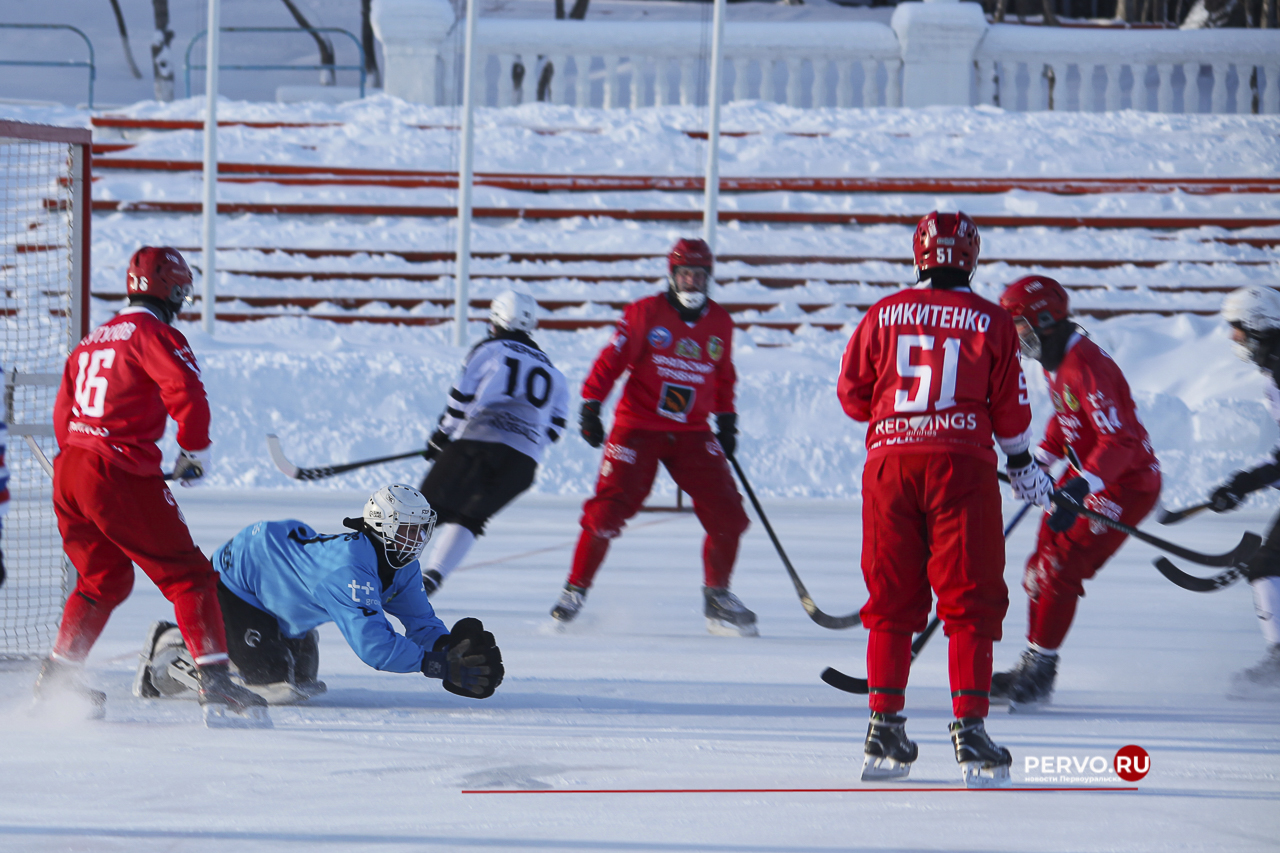 федерация хоккея с мячом россии. трубник кузбасс. уральский трубник 2012 год. кузбасс трубник 20 ноября. игра трубник.