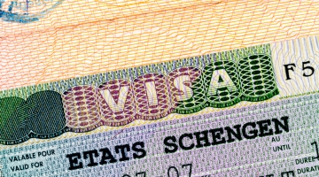 Туроператор: россиянам «можно забыть» про шенгенскую визу сроком более года