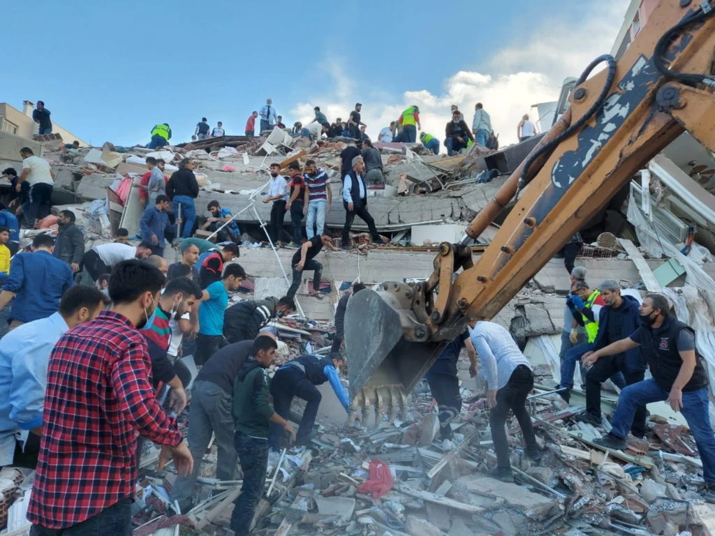 Число погибших при землетрясении в Турции выросло до 1121