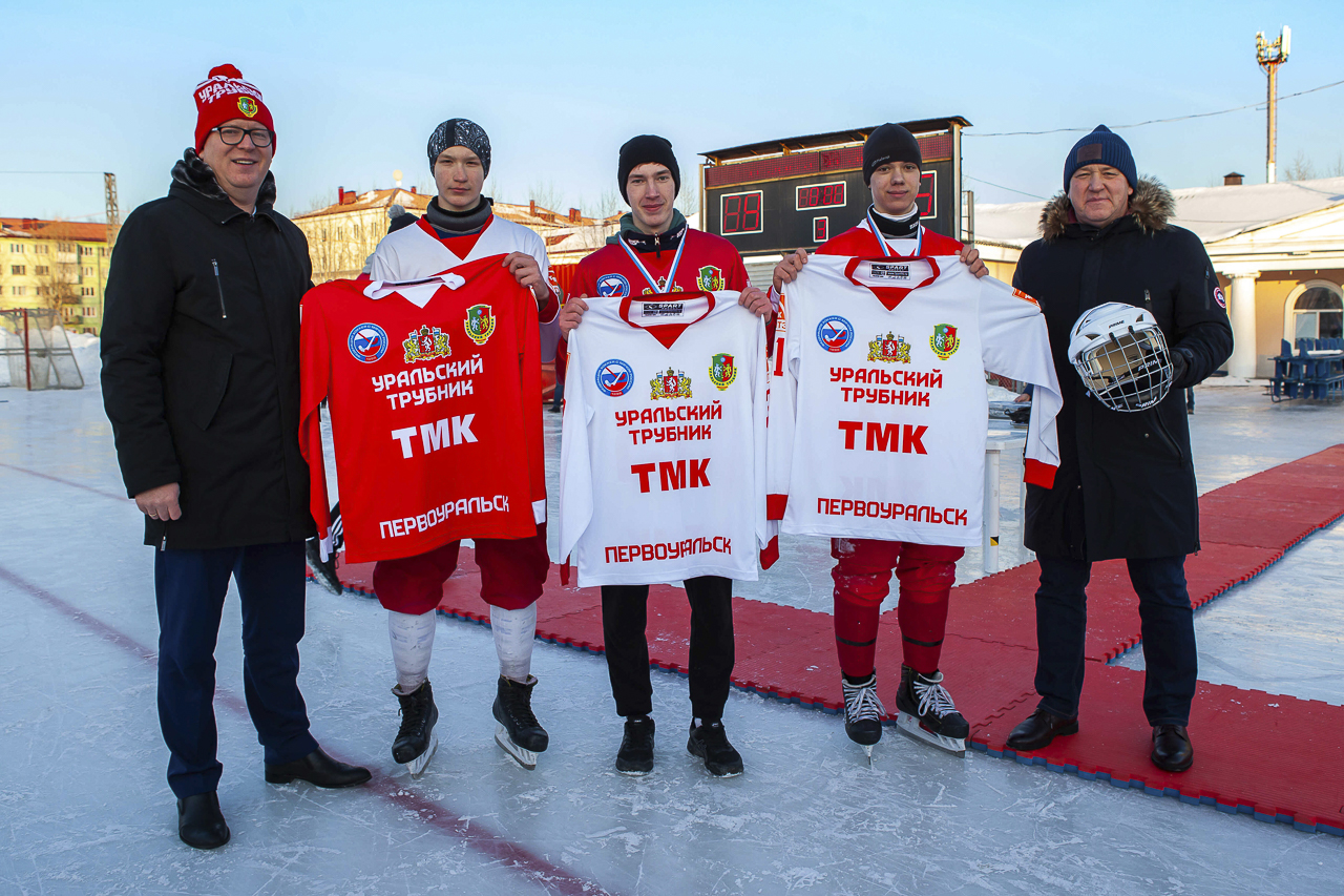 ПНТЗ направит средства на развитие хоккея с мячом в Первоуральске