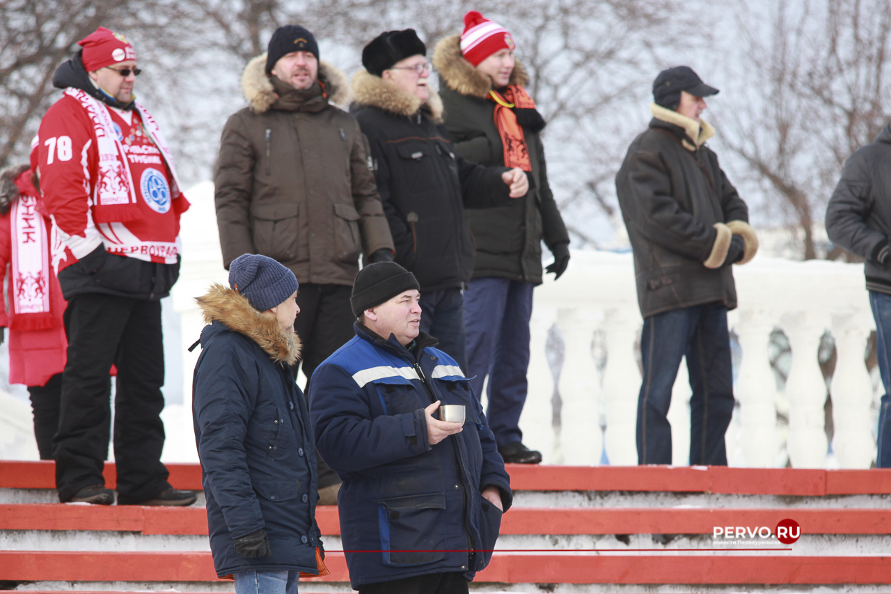 «Уральский трубник» в Первоуральске проиграл «Воднику». Фотографии
