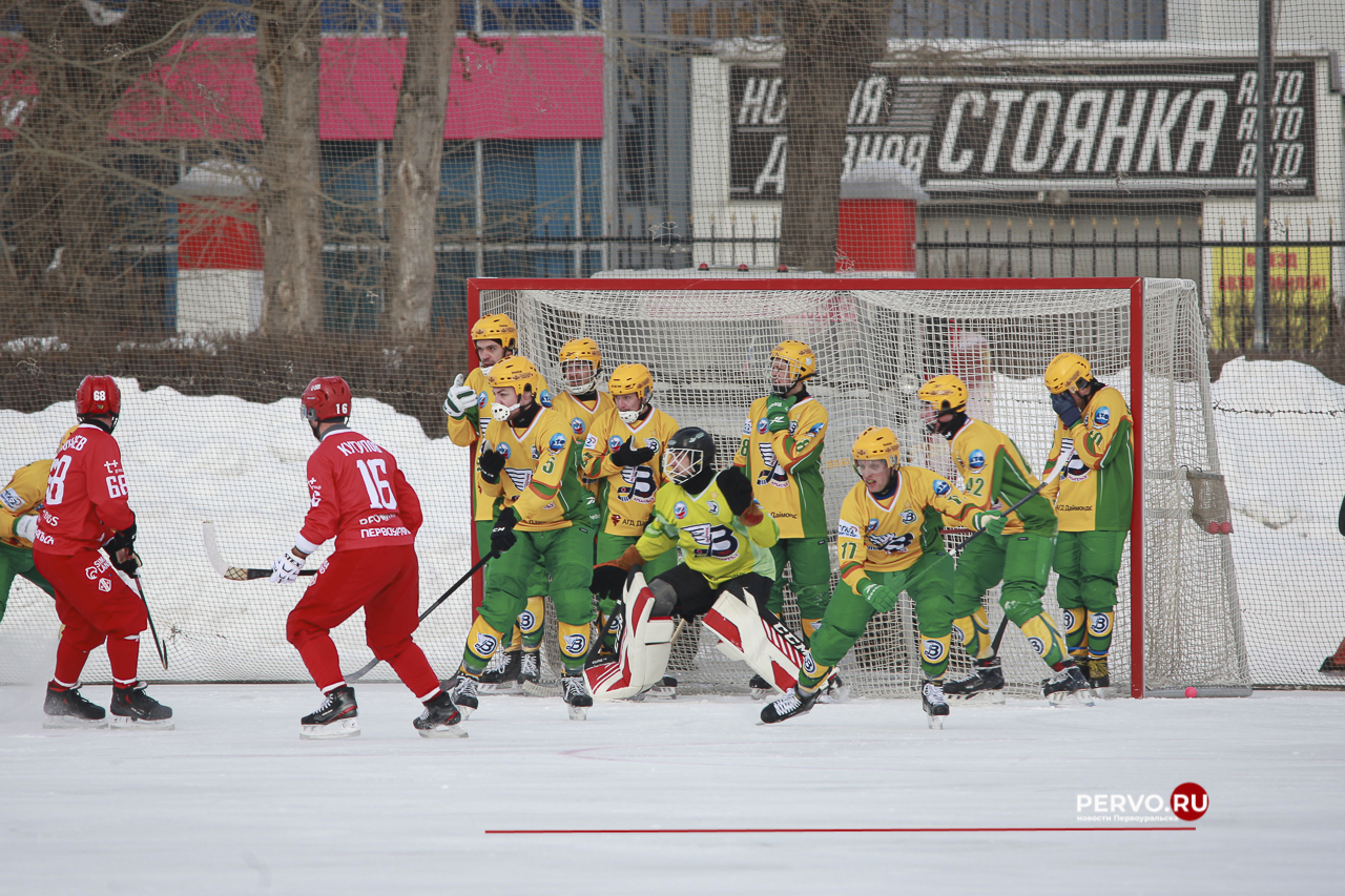 «Уральский трубник» в Первоуральске проиграл «Воднику». Фотографии