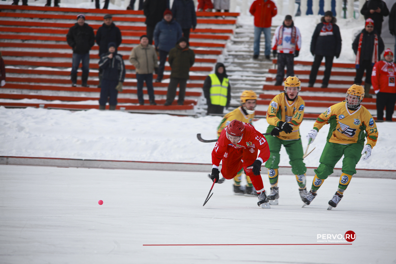 «Уральский трубник» в Первоуральске проиграл «Воднику». Фотографии