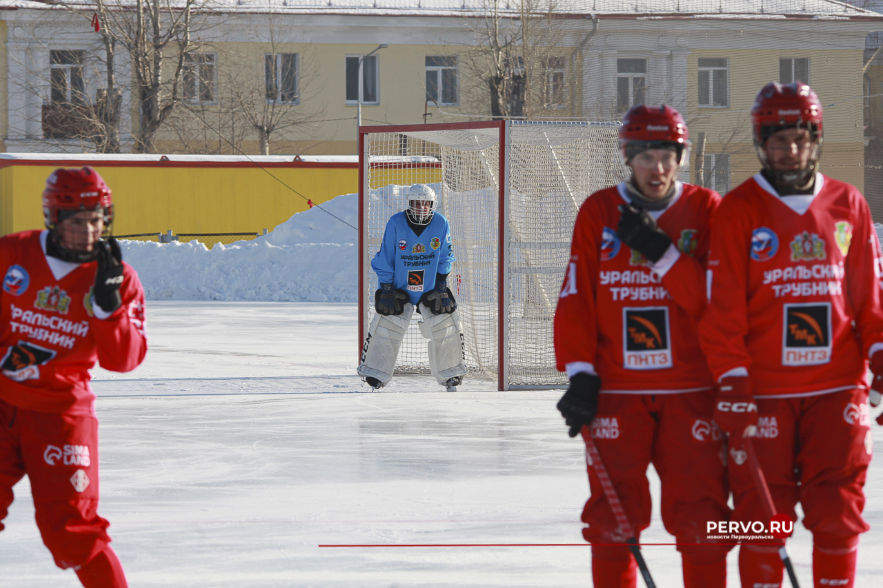 «Уральский трубник» дома снова проиграл, на этот раз «Мурману». Фотографии