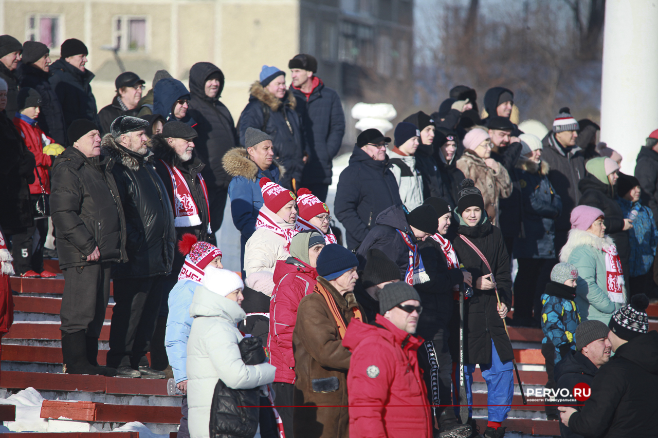 «Уральский трубник» дома снова проиграл, на этот раз «Мурману». Фотографии