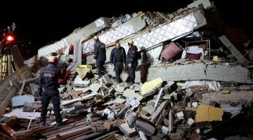 В турецкой провинции Диярбакыр после землетрясения обрушилось восьмиэтажное здание