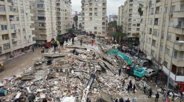 Число жертв землетрясения в Турции приблизилось к трем тысячам