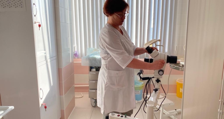 Акушеры-гинекологи детской больницы получили кольпоскоп