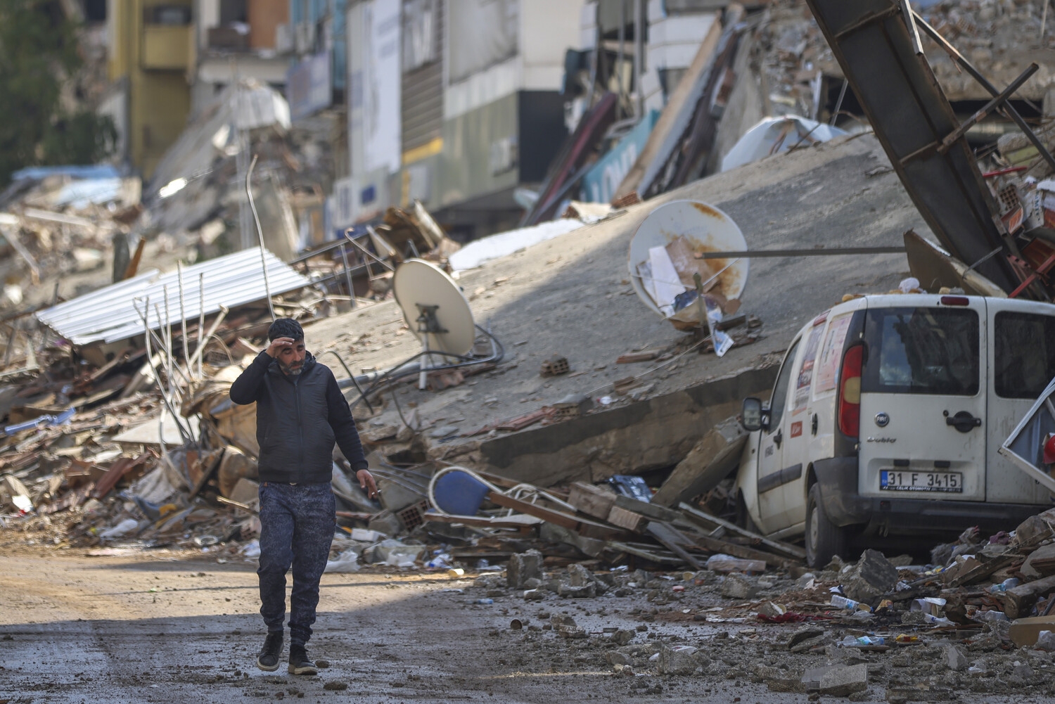 Число погибших в результате землетрясений в Турции возросло до 45 089