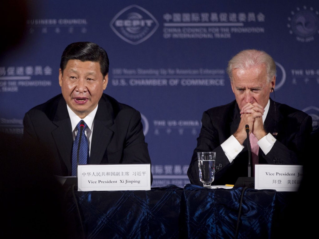 США работают над проведением телефонного разговора Байдена и Си Цзиньпина