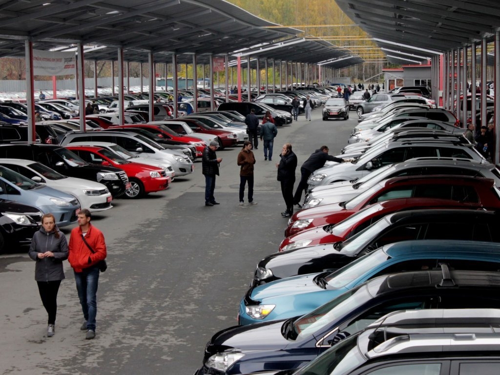 Цены на автомашины в РФ начнут снижаться в 2024 году