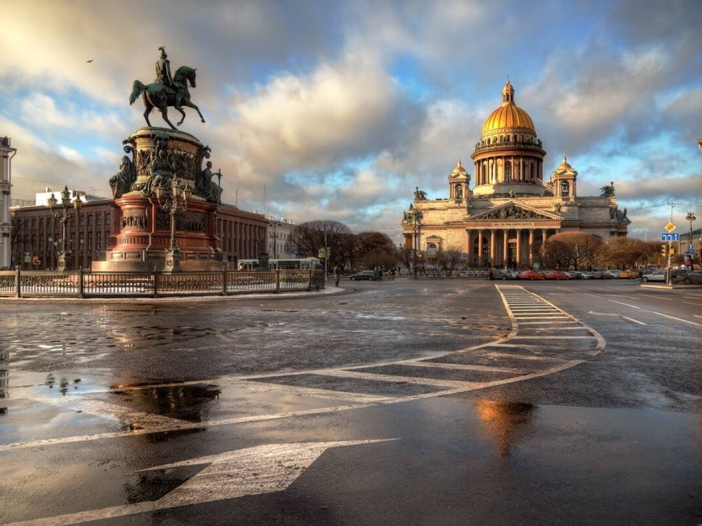 Опрос: россияне для поездок в майские праздники выбирают Петербург и Сочи