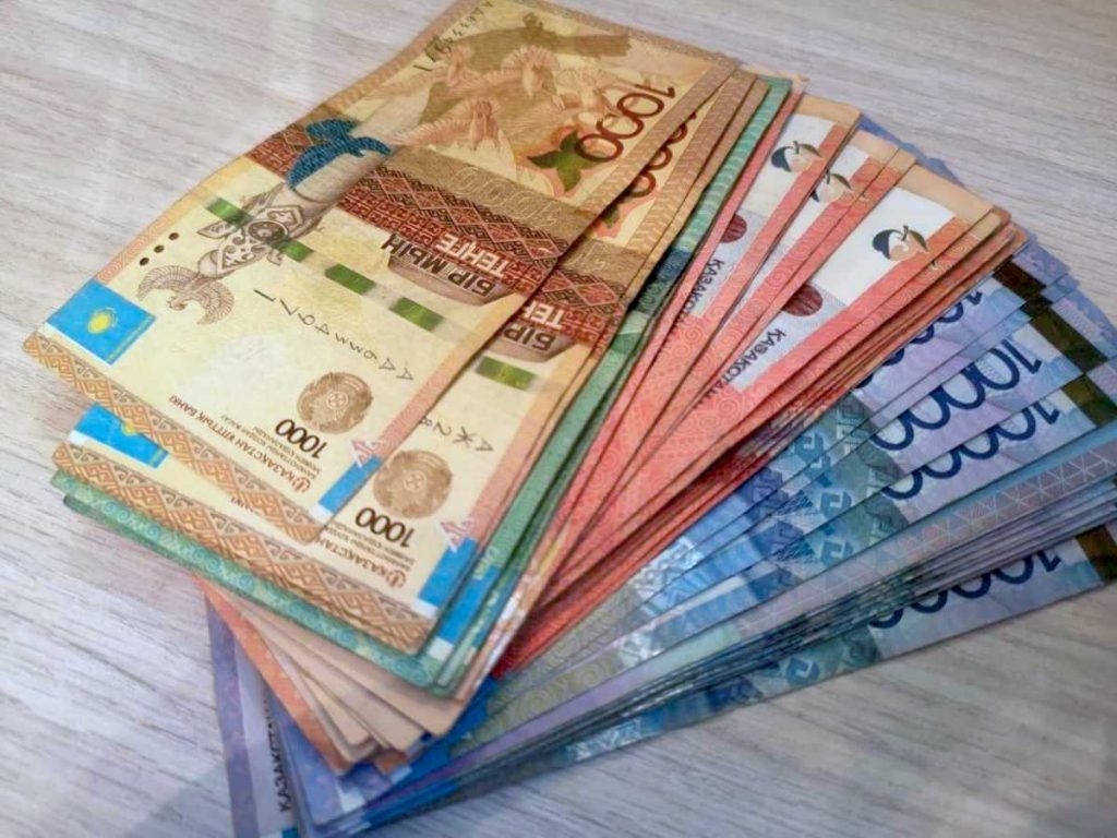 Объем денежных переводов из России в Казахстан за год вырос в семь раз