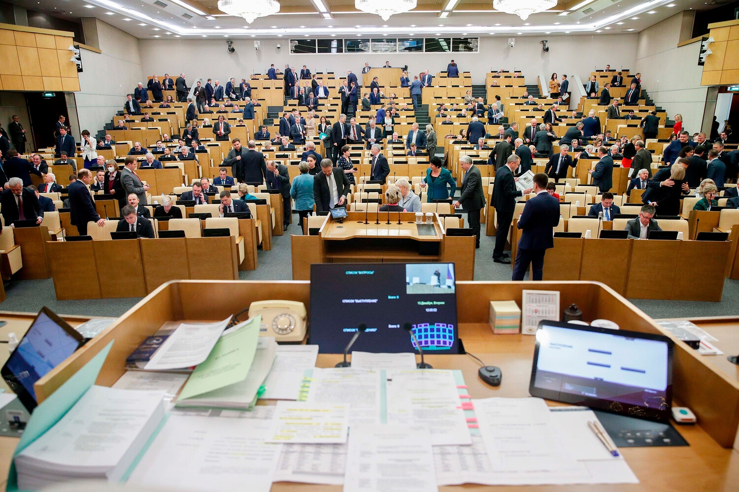 Депутат Наумов: около 60% россиян заявили об ожидании смены лиц в политических партиях