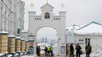 УПЦ предупреждает верующих о провокаторах у Киево-Печрской лавры