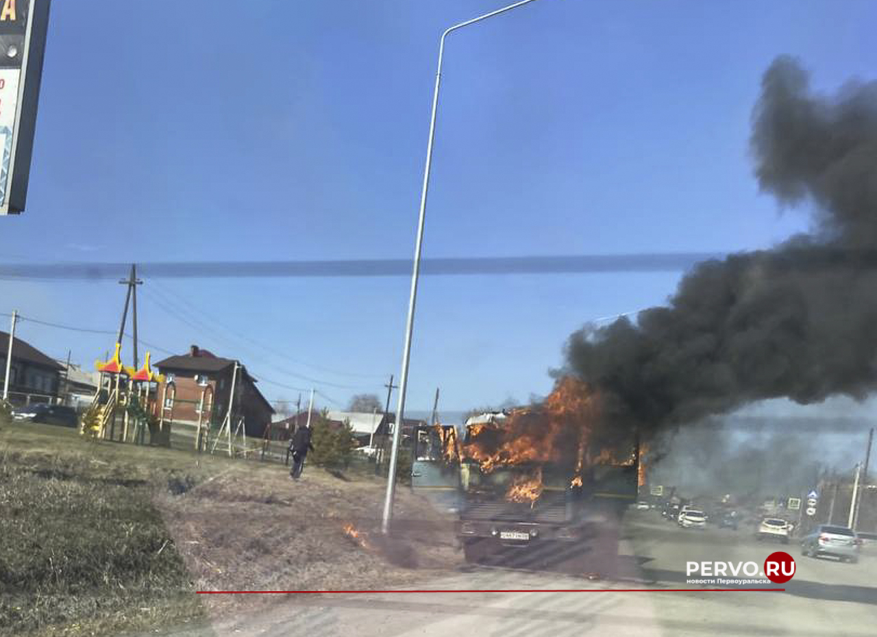 На улице Орджоникидзе сгорел грузовик