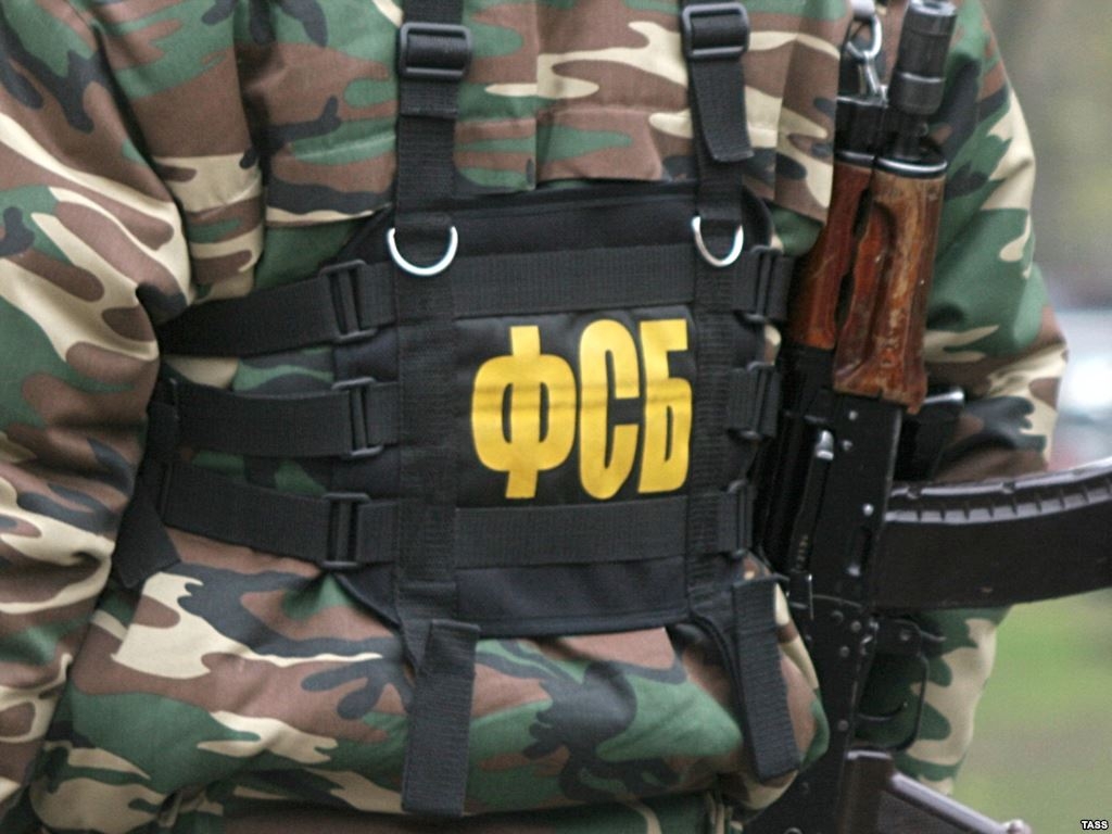 Задержанные за госизмену уральцы признались в передаче чертежей Украине